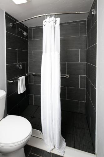 Red Lion Inn and Suites Tucson Downtown - image 3