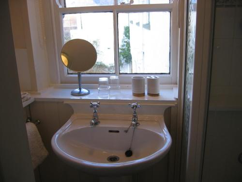 The Horseshoe Guesthouse - image 3