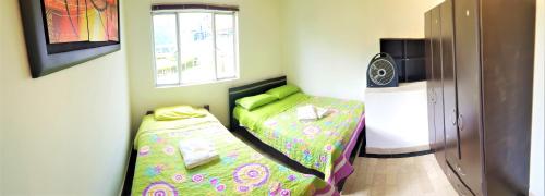 3 bedrooms, 4 beds