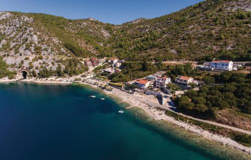 Apartmani Kremena small beach 200m