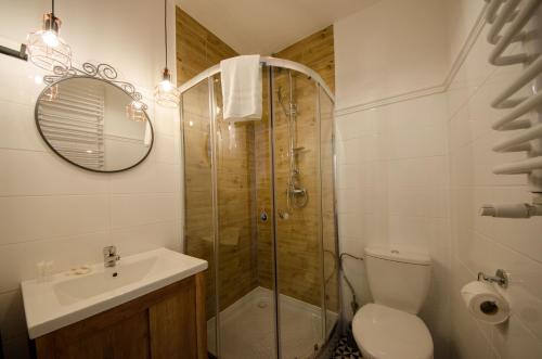 Double or Twin Room image 10