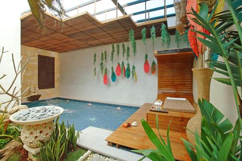 Úszómedence, Ouwei Motel near Eternal Golden Fortress