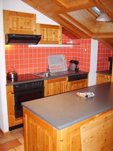 2 bedrooms, 5 beds