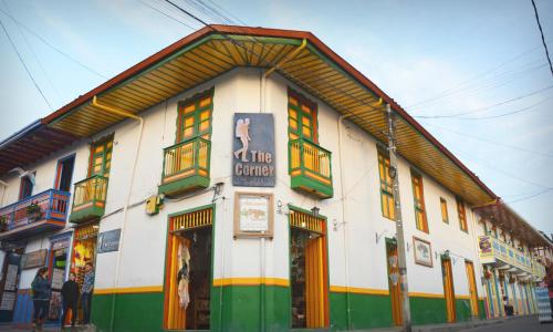 酒店周边, The Corner House Hostel in 萨兰托