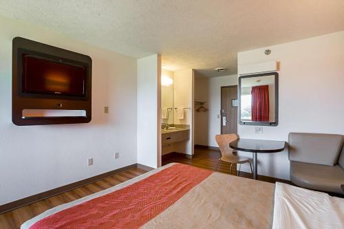 Motel 6 Omaha - IAT West