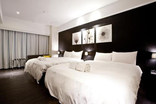 Classic Quadruple Room image 10
