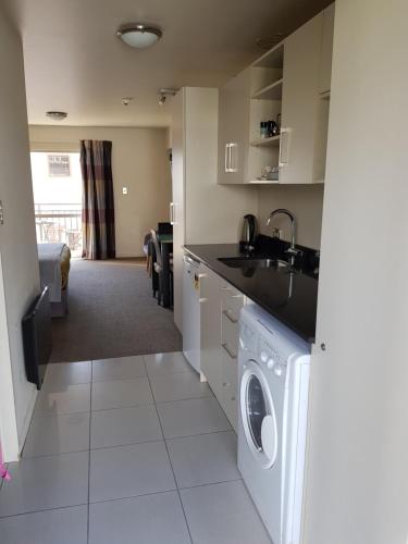 廚房, 德拉戈汽車旅館 (De Lago Motel) in 梅裏韋爾