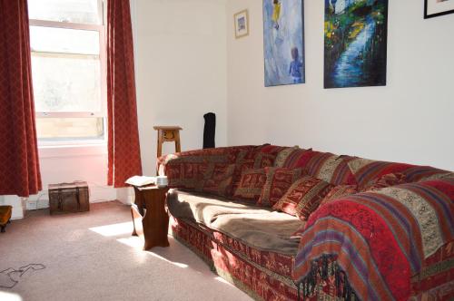 Bright 2 Bedroom Apartment In City Centre, , Edinburgh and the Lothians