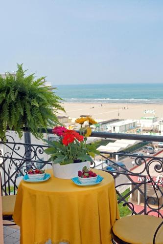 One-Bedroom Apartment with Sea View