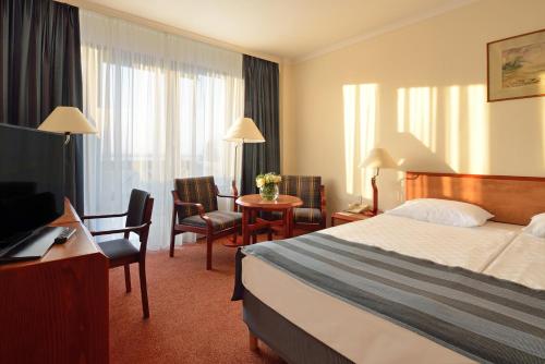 Danubius Hotel Buk Set in a prime location of Bukfurdo, Danubius Health Spa Resort Bük All Inclusive puts everything the city has to offer just outside your doorstep. The property offers a wide range of amenities and p