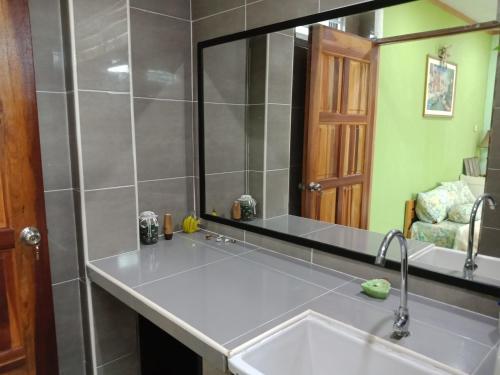 Bathroom, Jazepuri Guest Rooms - Jaze 1 in Petra Jaya