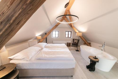 Deluxe Double Room with Bath