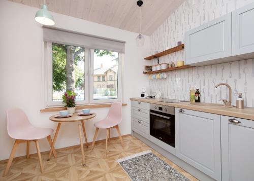 Cute apartment, next to old town, with free parking, Tallinn (Foto 4)