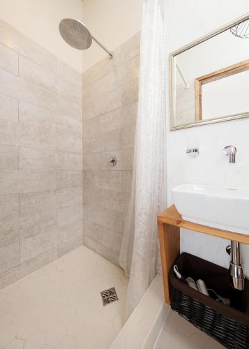 Cute apartment, next to old town, with free parking, Tallinn (Foto 8)