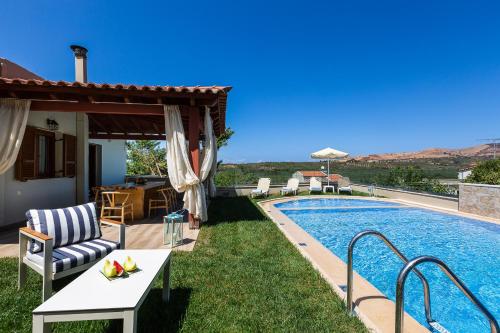  Kampos Villa III, pure elegance, By ThinkVilla, Pension in Akhladhés