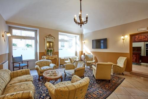 Shared lounge/TV area