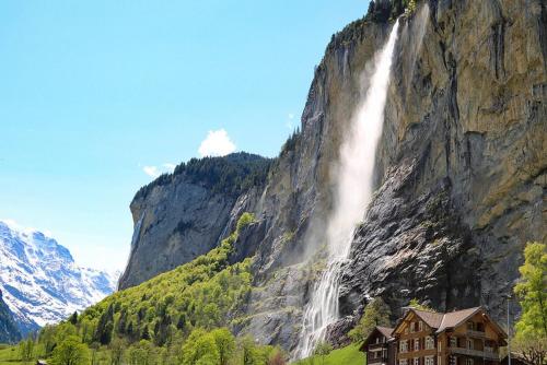 Breathtaking waterfall apartment - Apartment - Lauterbrunnen