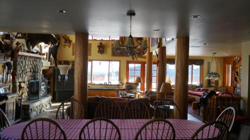 Restorāns, Montana Hill Guest Ranch in Bridge Lake (BC)