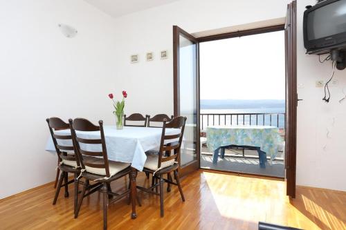 Apartments by the sea Stanici Omis - 10350 