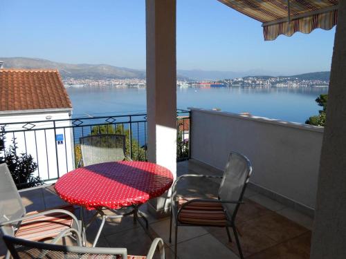 Apartments by the sea Okrug Donji Ciovo - 12310