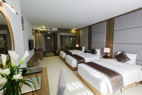 3 twin beds