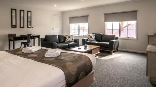 Hideaway on George Located in Launceston City, Hideaway on George is a perfect starting point from which to explore Launceston. The property offers guests a range of services and amenities designed to provide comfort an