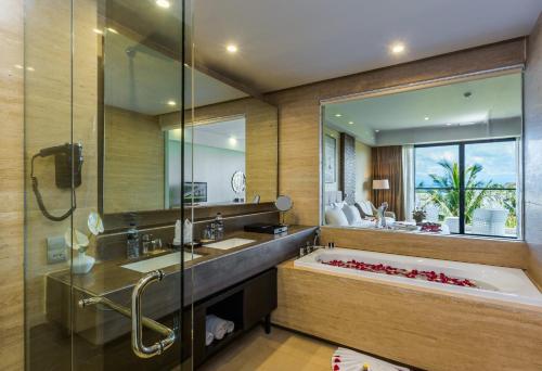 room detail thumbnail 2