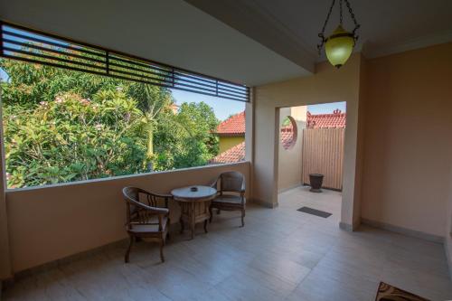 balkon/taras, ADA WAKTU Bed & Breakfast near Hutan Pinus Bukit Becici