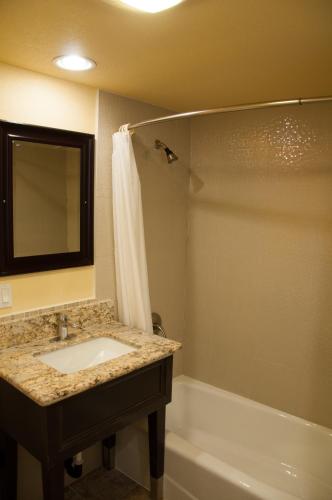 Bayshore Inn Ventura - image 4