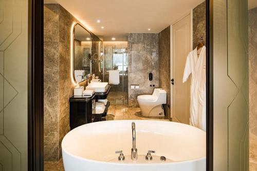 room detail thumbnail 2