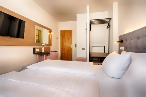 Home Hotel - main image
