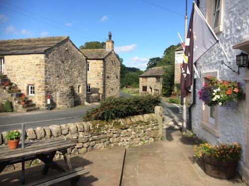 Fox and hounds starbotton - image 5