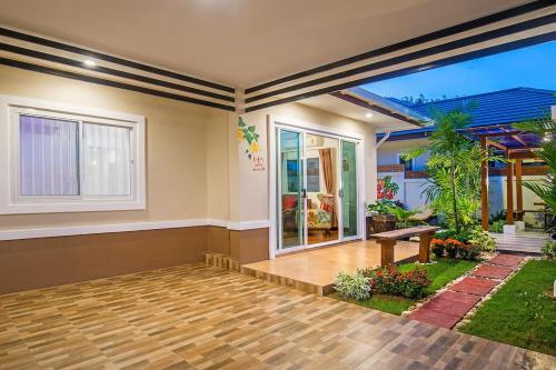 room detail thumbnail 1