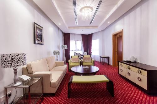 Red Castle Hotel - main image
