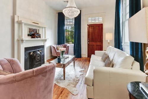Elegant Renovated House With Relaxing Courtyard thumb 4