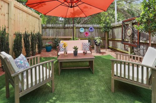 Modern Victorian House With Relaxing Courtyard - Near Fq - New Orleans, LA
