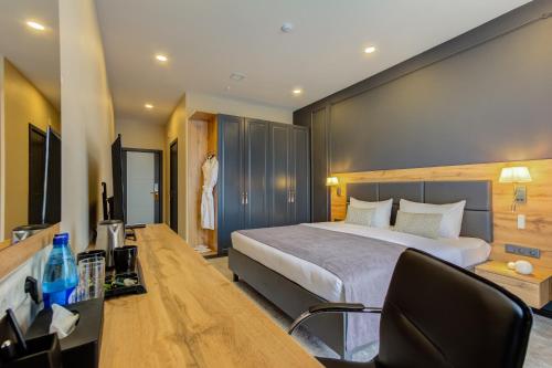 Aurum hotel — other in ул. Абая 40 1 этаж, Bishkek Kyrgyzstan, 720001