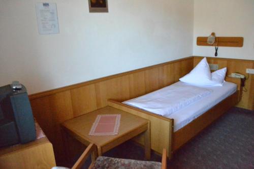 1 twin bed