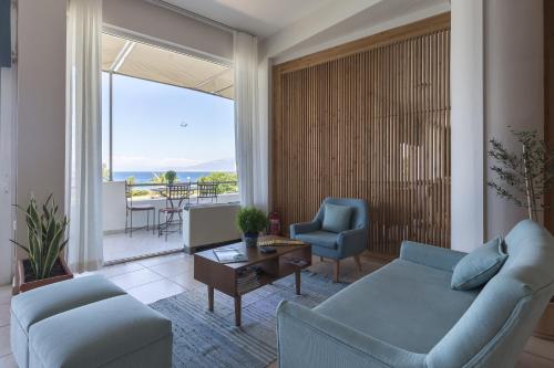 Koplietošanas atpūtas telpa ar TV, Niforeika Beach Hotel in Paralia Niforeikon