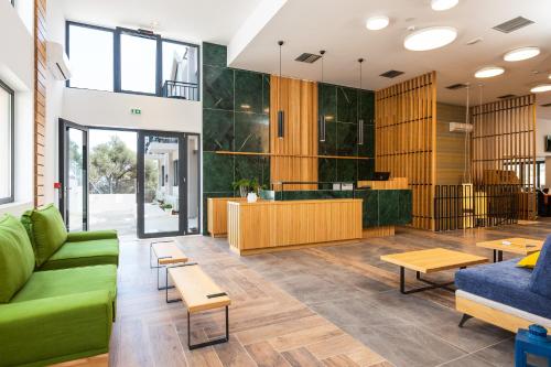 Shared lounge/TV area, T Hotel Premium Suites in Geropotamos