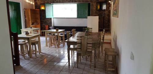 gedeelde lounge/tv-ruimte, Surf House Hostel in Santa Maria