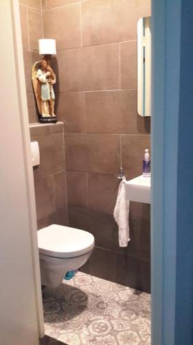 Twin/Double Room Ground Floor image 10