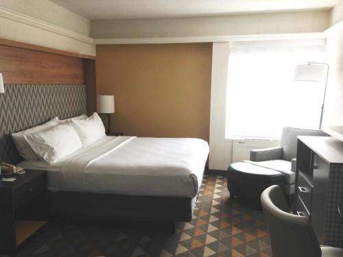 Holiday Inn & Suites Pittsfield-Berkshires, an IHG Hotel