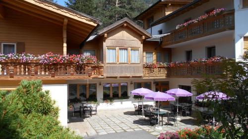 Exterior view, Chalet Hotel Diamant in San Martino In Badia