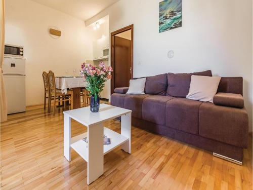  One-Bedroom Apartment in Peroj in Peroj