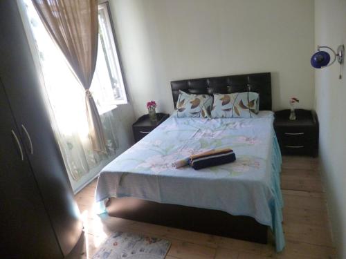 4 twin beds