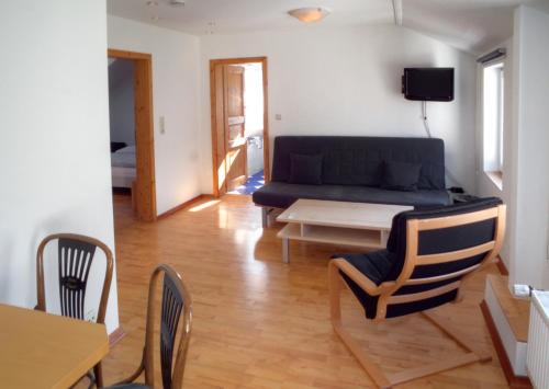2 bedrooms, 3 beds
