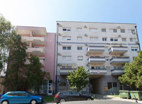 Apartman Aurelius - private parking - image 8