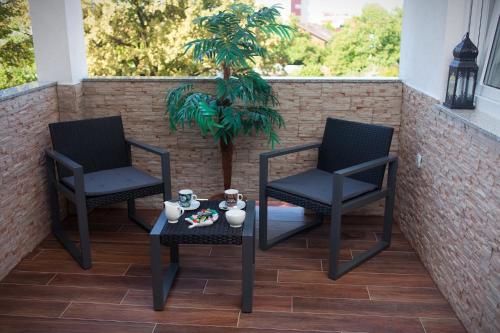 Apartman Aurelius - private parking - image 13