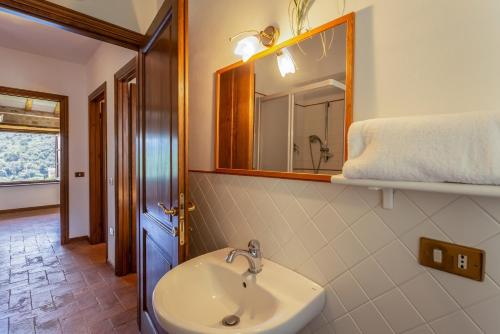 Two-Bedroom House image 4